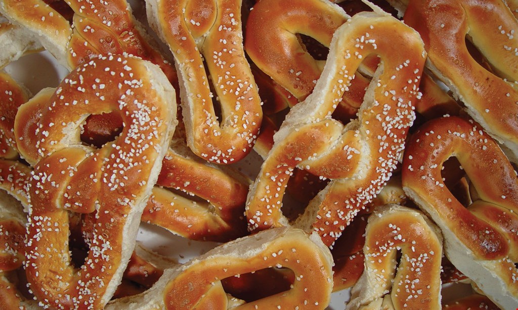 Product image for PHILLY PRETZEL FACTORY $5 OFF any full size rivet pretzel tray (includes three 8 oz. dips). 