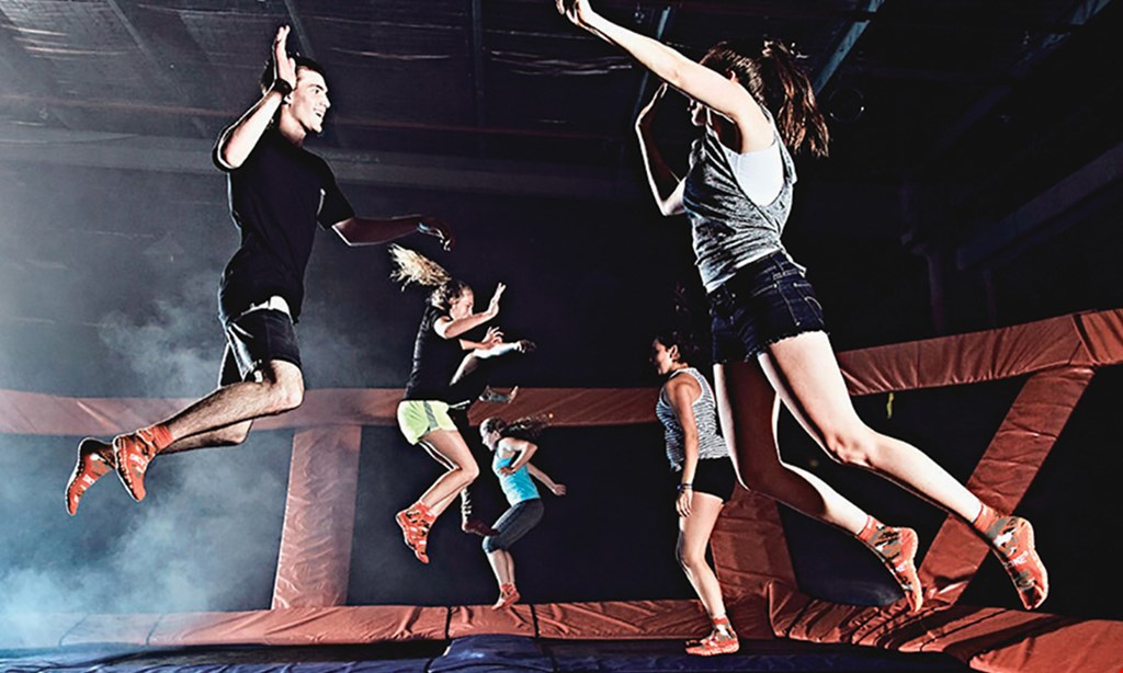 Product image for Sky Zone Trampoline Park $25 For 90 Minutes Of Jump Time For 2 People (Reg. $50)