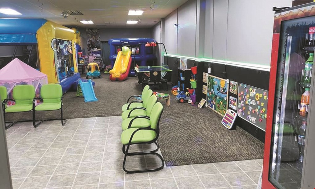 Product image for Gator Bounce Indoor Fun & Party Center $20 For General Admission For 4 Kids During Open Play (Reg. $40)