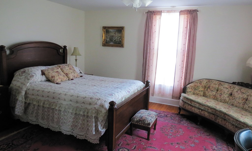 Product image for The Rosemont Inn $84 For A 1-Night Accommodation & Breakfast For 2 In The Master Bedroom Sayre Room (Reg. $168)