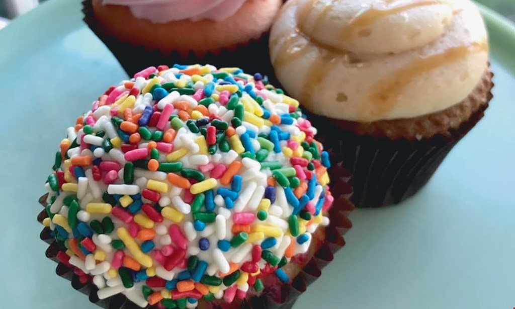 Product image for Sugarlips Cakery $16.50 For 1 Dozen Bakery Case Cupcakes (Reg. $33)