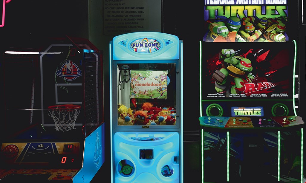 Product image for Vince's Sports Center $25 For Family Fun (Includes 1 Large Cheese Pizza, 1 Pitcher Of Soda, 135 Tokens & 450 Prize Tickets) (Reg. $50)