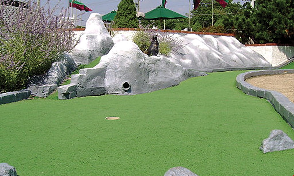 Product image for Pleasant Valley Miniature Golf $16 For Nighttime Mini Golf For 4 (After 6pm) (Reg. $32)